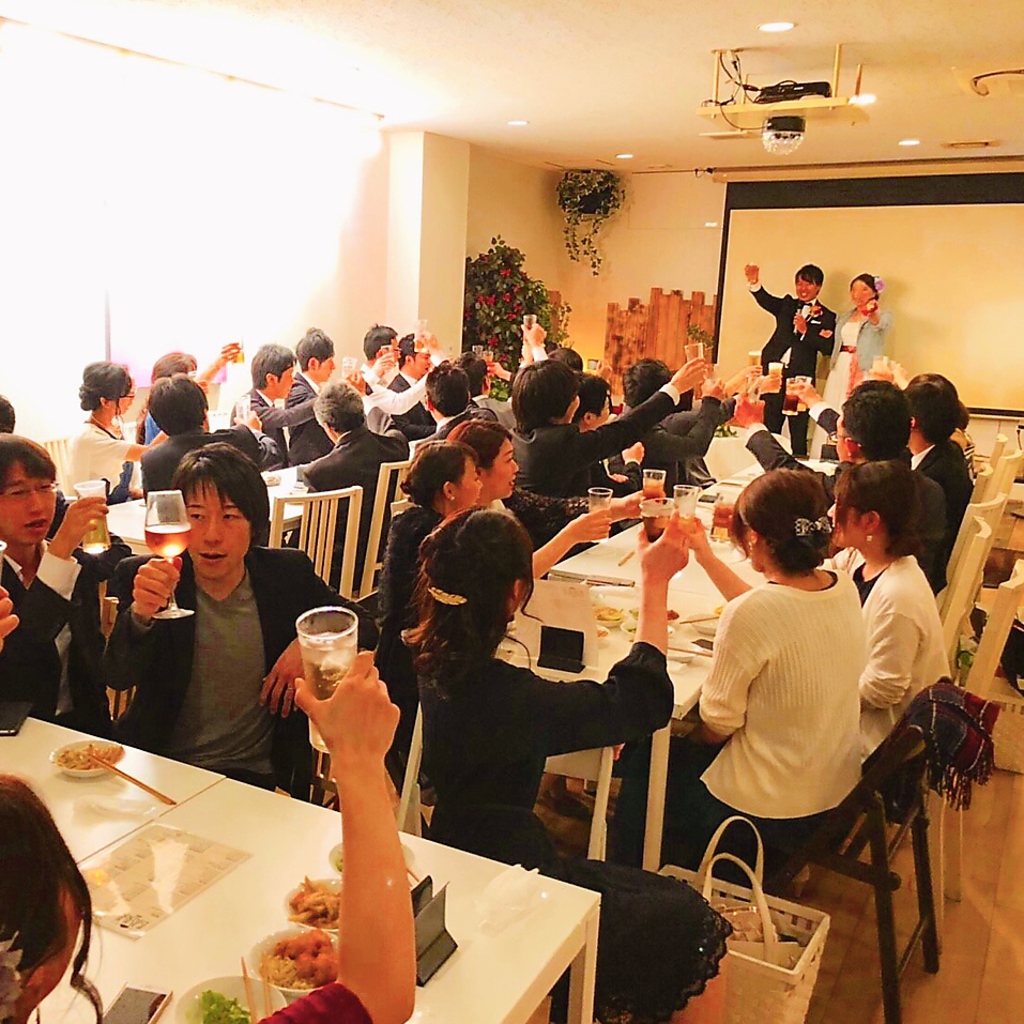 結婚式2次会など大人数のレイアウト！貸切は25名様～です。人数は応相談！お気軽にお問合せください