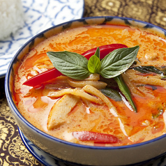 ゲーン・デーン・ガイ(鶏肉とたけのこのレッドカレー)