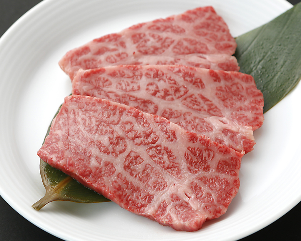 【ザブトン】700kgくらいの牛から、ほんの4kg程度しかとれない希少部位。とろける舌触りにヤミツキ♪