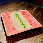 厳選焼肉！人気のどっさり葱包み牛タン！他にも上ロースや上カルビの葱包み焼きも大人気◎