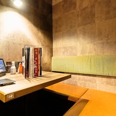 【2名様～4名様向けのテーブル席】お仕事帰りや少人数でのご宴会にぴったりなお席です。