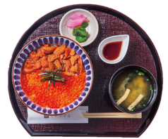 北海道産鮭イクラとウニの二色丼