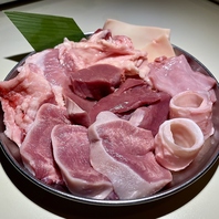 当店名物のホルモン闇盛り
