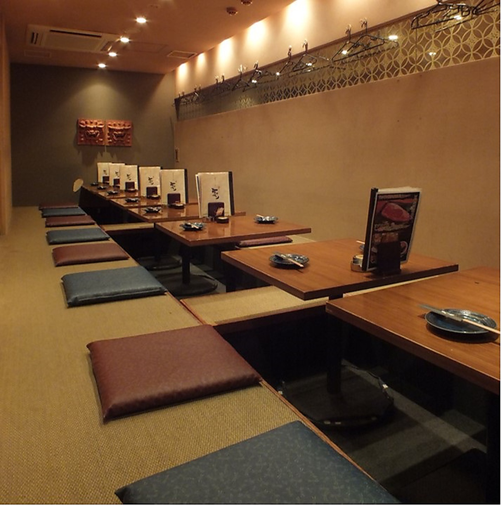 沖縄民謡流れる店内で掘りごたつ席でゆっくりくつろぎながらのご宴会♪横浜店でしっぽり宴会！！