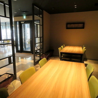 間接照明が雰囲気を演出してくれる個室空間