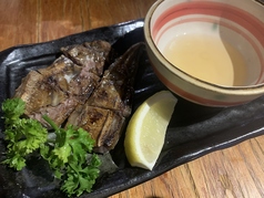 枕崎産カツオの腹皮(にんにく黒酢添え)