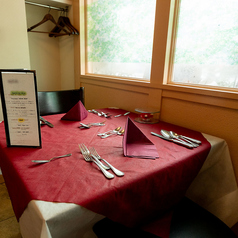 デートや記念日、誕生日のお祝いにもぴったり★2名様まで座れるお席もございます！