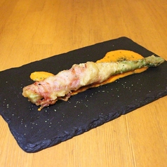 アスパラベーコンのフリット パプリカのソース