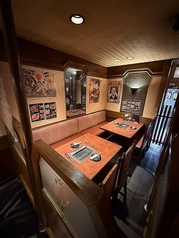 2名様から最大4名様までご利用可能なお席です。向かい合ったテーブル席でのんびりとお肉をお楽しみいただけます♪デートやご家族など少人数でのお食事にオススメ。特別なひとときをお過ごしください。