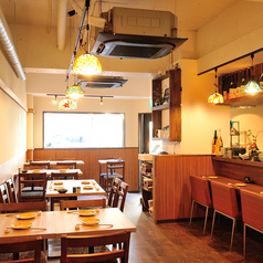 大衆食堂のお気軽空間！テーブル席は2名様からご利用頂けます♪ご利用人数にあわせてジョイント出来ますので、お気軽にご相談下さい★ランチ使いに飲茶使い、合コン・コンパや女子会にも♪　