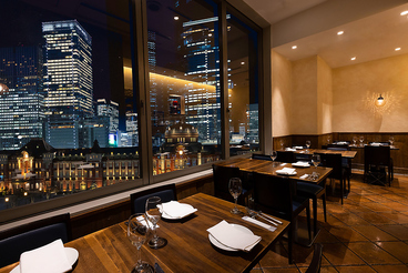 ISOLA SMERALDA 丸ビルの雰囲気1