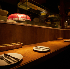 肩を並べてお食事ができるので、大切なご友人やカップル等、ゆっくり語り合いたいときにもオススメです。