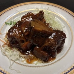 豚のスペアリブ黒酢煮込み