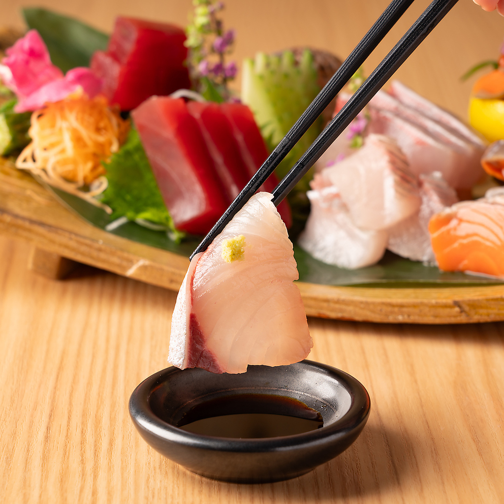 地酒に合う新鮮な海鮮料理も。酒のアテを多数ご用意しております！