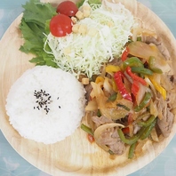 【沖縄料理や旬な食材を使った料理をご提供】