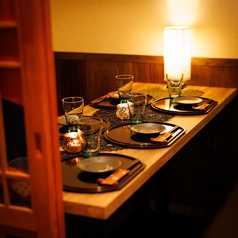 【2名様～6名様♪】オシャレな和空間のお席。お席は広々としている為、隣も気にせず騒いだり、大事な日にも雰囲気を大切にご宴会をお楽しみ頂けます！新橋で個室居酒屋をお探しでしたら、ぜひ当店へ足をお運び下さい◇新橋 個室 居酒屋◇