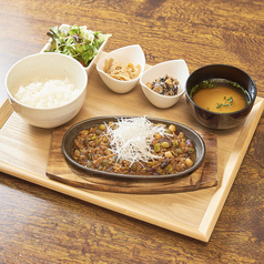 大豆とひき肉のトマト煮込み定食