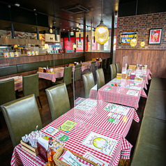 少人数からくつろげるテーブル空間◎