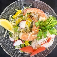 多国籍バルならではの料理がたくさん食べられる♪