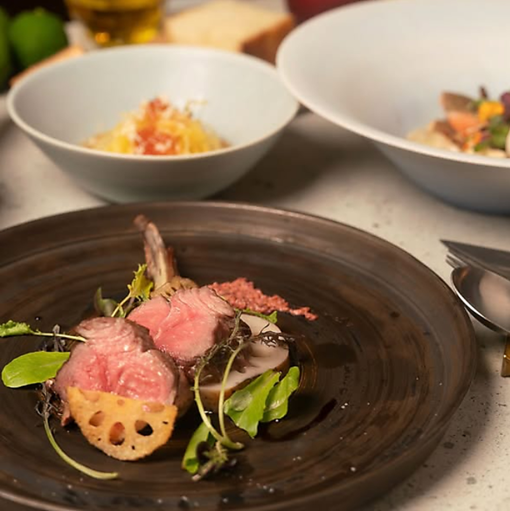 月替わりのおまかせコースは、豪華な食材を贅沢に使用。接待・会食といったビジネスシーンにも重宝◎