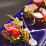 「肉会席 紅梅」は肉を存分に堪能したいというお客様におすすめする料理長渾身の会席コースです。