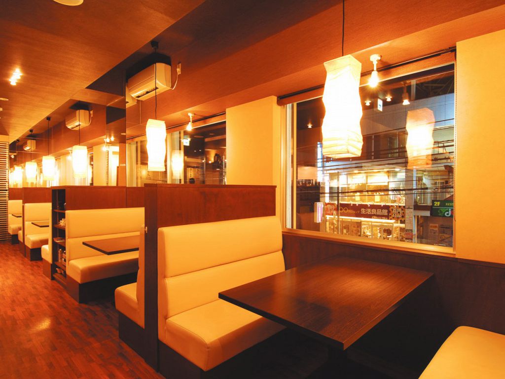 仕切りのあるBOX席は周りを気にせず楽しめます。