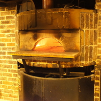 ピッツァはご注文をいただいてから焼き上げます。