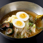 焼肉の〆にぴったりの『韓国冷麺』さっぱりとした味わいが、お口の中をリフレッシュさせてくれます！