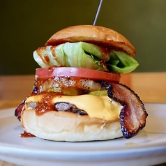 自家製ハワイアンバーガーの写真