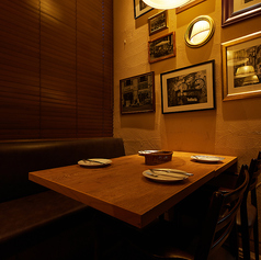 様々なシーンのご宴会やお食事会にも使いやすい、4人掛けのテーブル席を多数ご用意致しております。