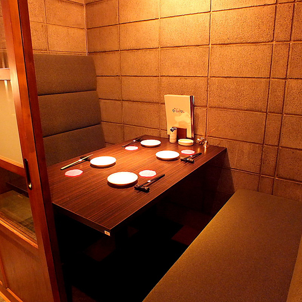 個室豊富なコッコリコには少人数個室も豊富に御座います♪仕事帰りや女子会などにも最適な空間です♪