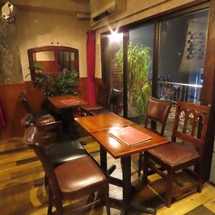 女子会や誕生日会におすすめのテーブル席。サプライズなどもお手伝いいたします。