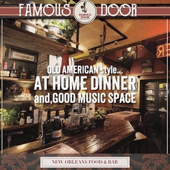 目の前に多数のボトルが並んだカウンター席。フェイマスドアの落ち着いた雰囲気の中でお過ごし頂けます。おひとり様でもお気軽にどうぞ。