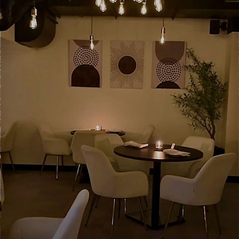 四谷三丁目駅から1分、ゆったり食事ができる隠れ家空間