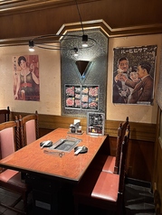 2名様から最大4名様までご利用可能なお席です。向かい合ったテーブル席でのんびりとお肉をお楽しみいただけます♪デートやご家族など少人数でのお食事にオススメ。特別なひとときをお過ごしください。