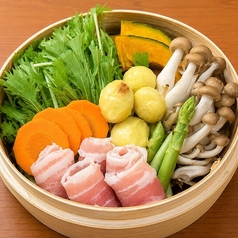 豚バラと季節野菜の蒸籠蒸し