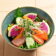 箱舟の恵み！鮮度抜群の海鮮と野菜サラダ