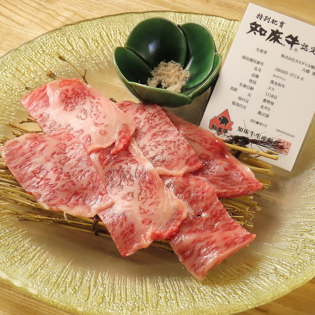 職人が、肉をカットするシーンを目の前で見ることができ、五感でお料理をお楽しみいただけます。