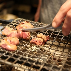 宮崎地鶏の炭火焼きなどこだわりの炭火料理