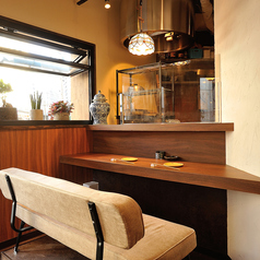 カップルシートもご相談ください！デートにもおすすめ♪　初めてのお客様も立ち寄りやすい、明るい雰囲気！ちょっと軽く飲みたいときにも(*'▽')　二次会・三次会などにもお使い下さい♪