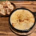 料理メニュー写真 クワトロチーズのアヒージョ～バケット付き～