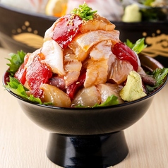 山盛り!!市場鮮魚丼