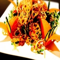 料理メニュー写真 揚げレンコンとゴボウの根菜サラダ