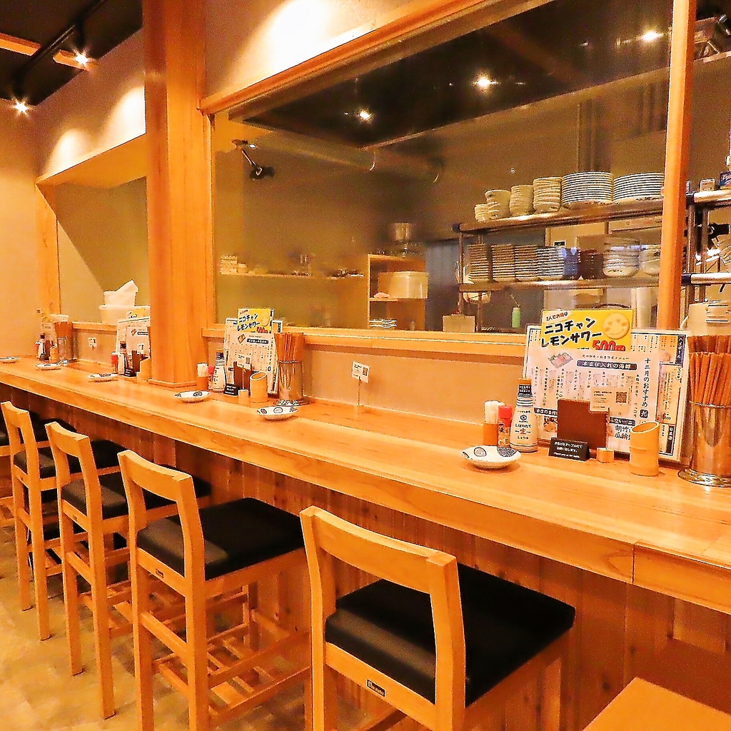 おひとり様はもちろん、ご夫婦やカップルのご利用も大歓迎のカウンター席♪仕事帰りやデートに最適◎