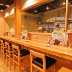 おひとり様はもちろん、ご夫婦やカップルのご利用も大歓迎のカウンター席♪仕事帰りやデートに最適◎