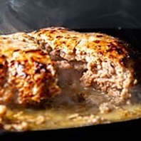 ランチはボリューム満点の肉汁溢れるハンバーグで♪