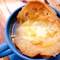 料理メニュー写真 オニオングラタンカップスープ