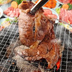 新橋で焼肉！七輪の炭火で外香ばしく中はジューシーに♪