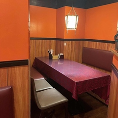 当店ではテーブル席の個室のご用意もございます。他のお客様を気にせず、プライベートな空間でゆったりお寛ぎいただけます。さまざまなシーンで気軽にご利用ください。