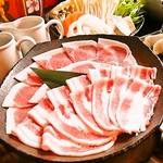 沖縄でも珍しい純正純種100％のアブー豚をしゃぶしゃぶ、セイロ蒸し、鉄板焼きしゃぶで味わおう♪
